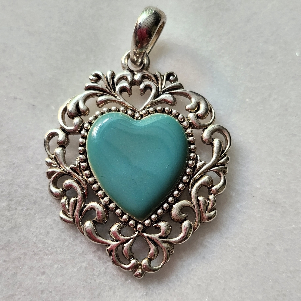 Elegant Silver Toned Heart Necklace with Teal Accent - Picture 1 of 4
